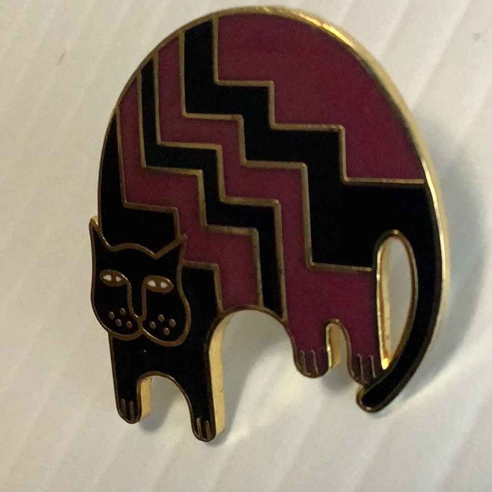 LAUREL BURCH Burgundy Black Enamel Aztec Cat Cloisonné Brooch 1980s Vintage - Picture 9 of 10